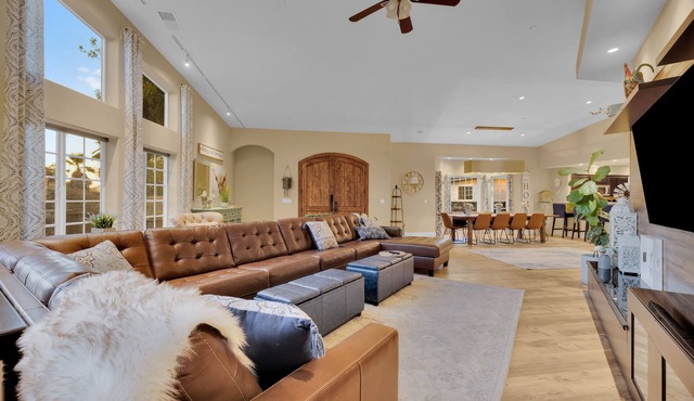 The Ranch House at Rockin’ View Ranch-Luxury Hideaway with Pool, Spa & Animals!