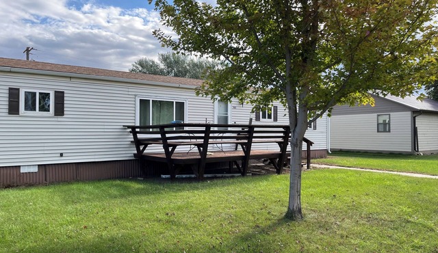 The Ranch House, pet friendly with kennel and 6 bedrooms house with everything.