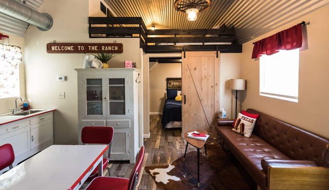The Ranch Motel. Large cottage in a country setting with pool and hot tub.