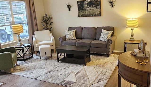 The Ranch on Raccoon with AC, wifi, deck, 2 car garage -near Avalon Grand Resort