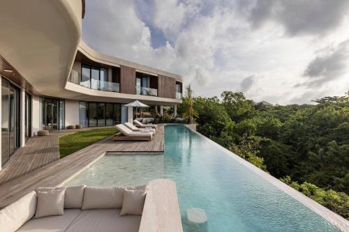 The Rang Uluwatu - Ocean & volcano views
