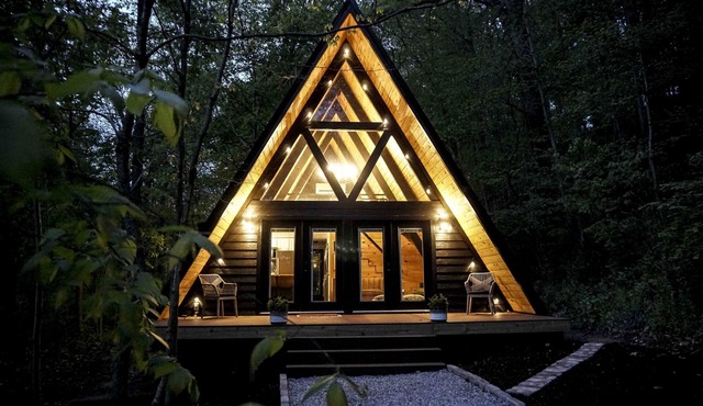 The Raven A-Frame - Modern Woodland Retreat near Hocking Hills and OU Campus