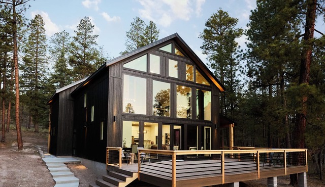 The Raven House, beautiful mountain views, Sleeps 10!