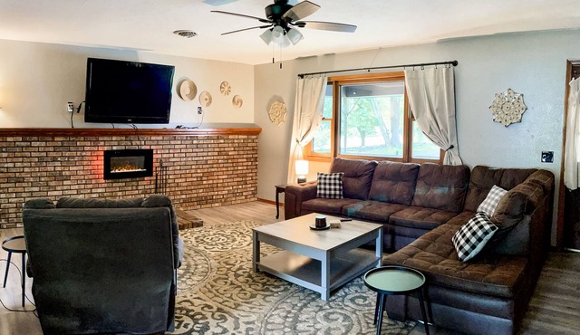 The Raven Retreat on the River — Mountain Views & Pet Friendly!