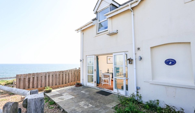 THE REACH, pet friendly, with a garden in Hallsands