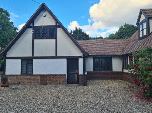 The Reading apartment with gardens, suitable for contractors