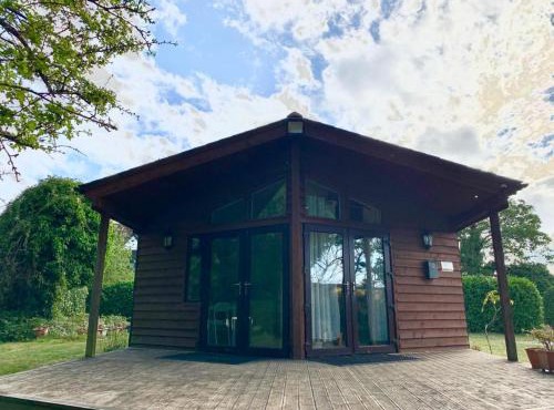 The Reading Chalet and gardens, suitable for contractors