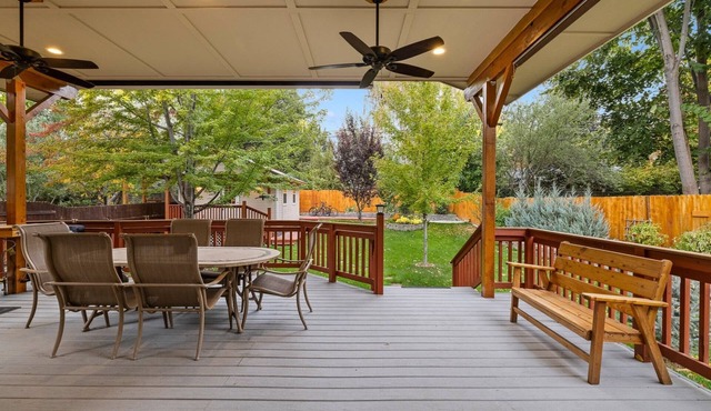 The REAL BOISE RETREAT! AMAZING LOCATION & STELLAR Backyard. Bring your DOG! 2 mins to Downtown!