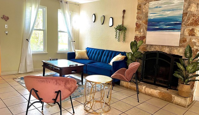 The Rec' Resdience! 3 Bedroom home only 15 min from Downtown Austin!