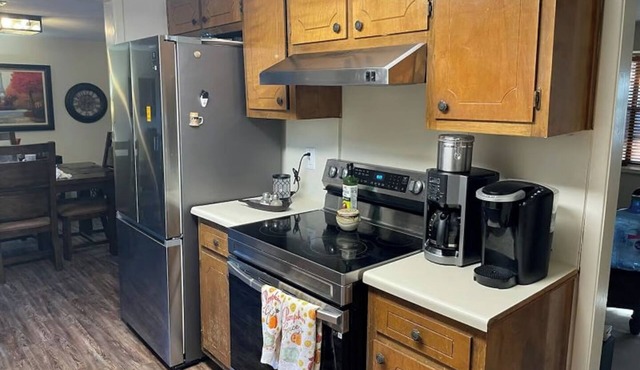 THE RED ARROYO TOWNHOUSE - Just minutes away to any area in San Angelo! !