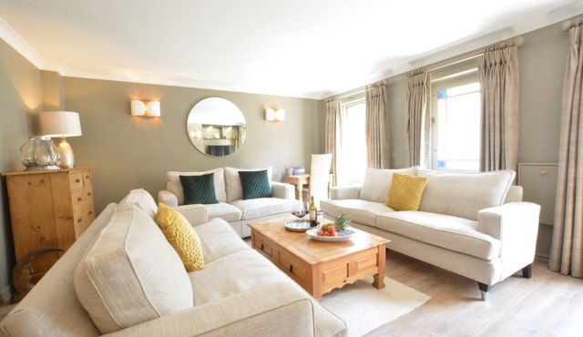 THE RED BRICK HOUSE, ALDEBURGH, family friendly in Aldeburgh