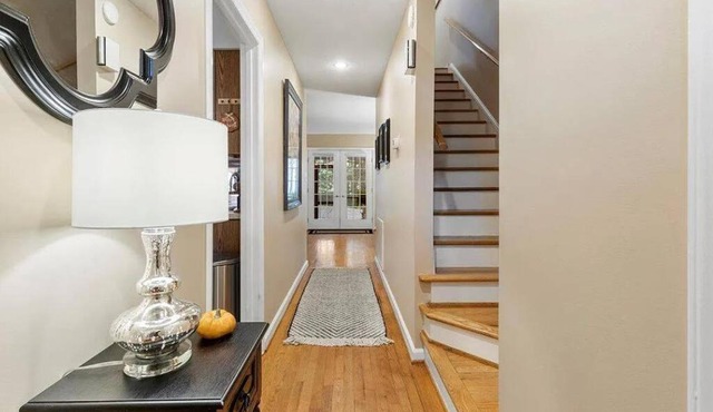 The Red Door 2-bedroom townhouse near VT & RU