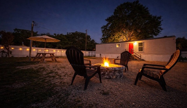 The Red Door Cabin. North Fort Myers. Boat & Rv Parking.