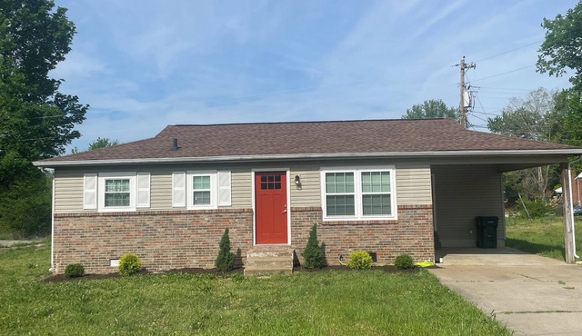 The Red door Cottage conveniently located for boating, fishing, Loretta Lynn's