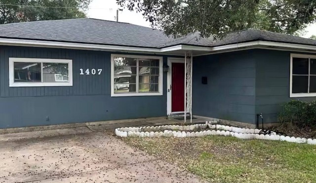 The Red Door Home 3-bedroom house in Nederland Texas. Your home away from home
