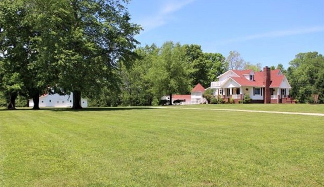 The Red Fox Inn by Cummins Falls/Baxter/Cookeville