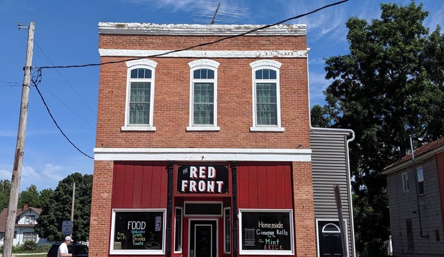 The Red Front Suite - Sleeps 15