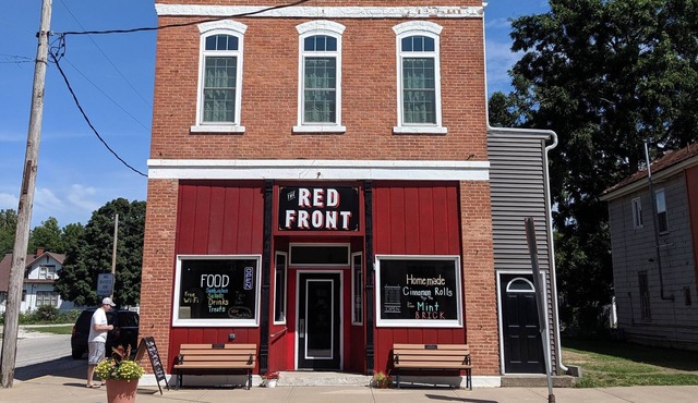 The Red Front Suite - Sleeps 15