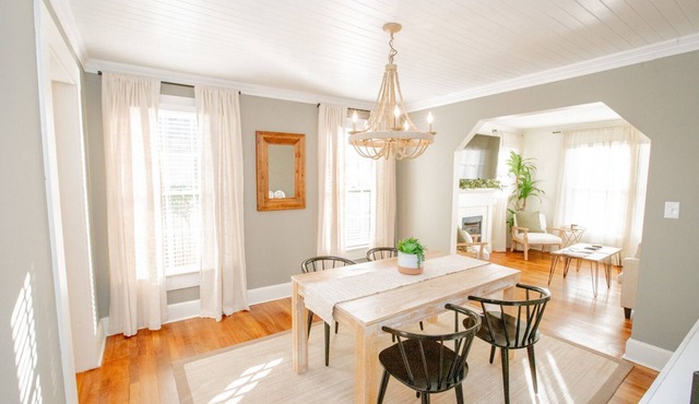 THE RED HILLS HOUSE (Downtown Thomasville)