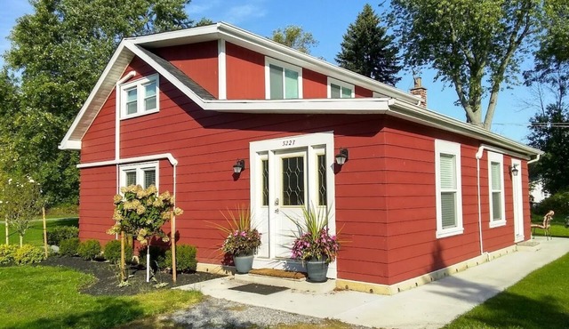 “The Red House” Family friendly vacation home close to beach and lake access.