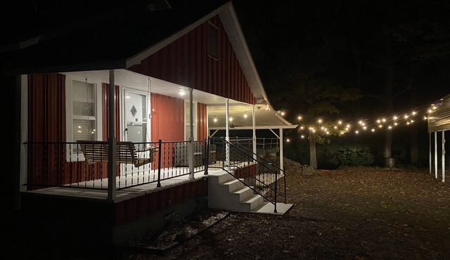 The Red House- One mile from Narrows Marina, Shiloh Marina, or Devils Fork