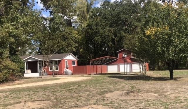 The Red House-Ten minutes to San Augustine boat launch at Sam Rayburn Lake