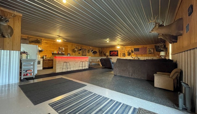 The Red Lodge! Pet Friendly!