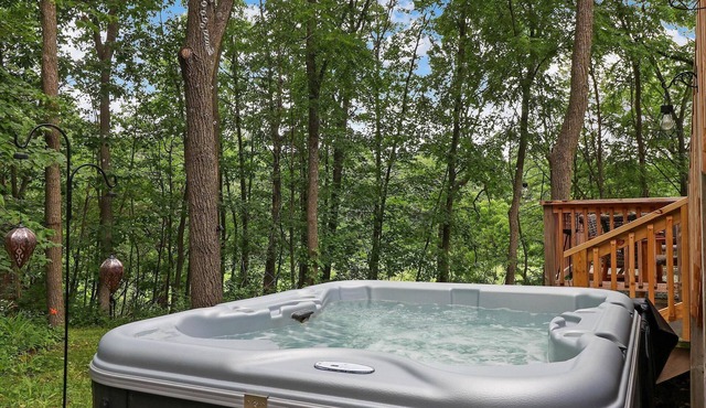 The Red Lodge - Unique Gem Near Lakes with Game Room and Hot Tub!