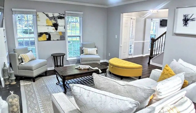 The Red Magnolia, Refreshing, Cozy, Game Room, Historic Roswell!