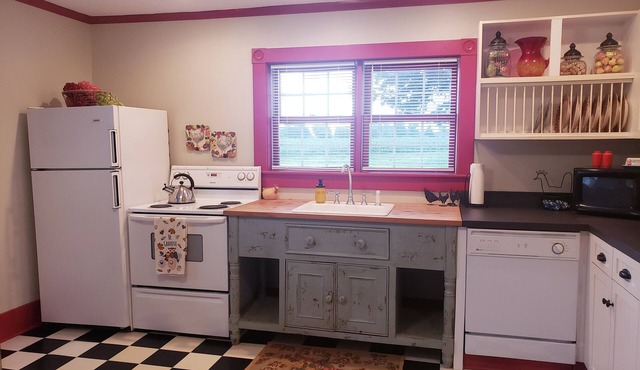 The Red Pump Inn~Est. 1812, One Bedroom Farmhouse