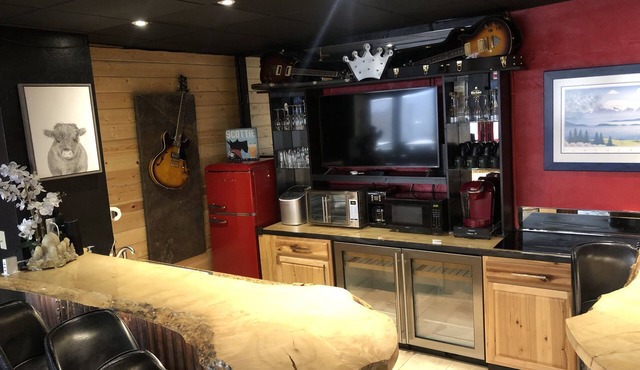 The Red Room - MISSOULA’S PREMIERE DOWNTOWN PRIVATE RENTAL & VACATION CONDO