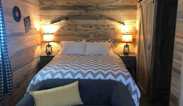 The Red Station by Glacier - Cabin #6 with AC and laundry