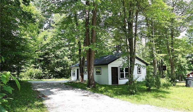 The Reel Cottage @ Leesville Lake 2 Private Bdrms NO Stairs, firepit, fireplace