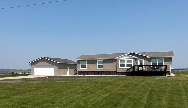The Reel Deal in Devils Lake with Shop – Boat Launch Nearby