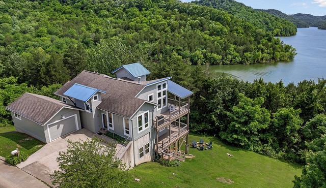 The Refuge Overlooking Center Hill Lake