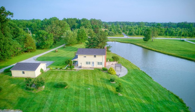 The Refuge - Perfect Location. Beautiful, private, centrally located, sleeps 14