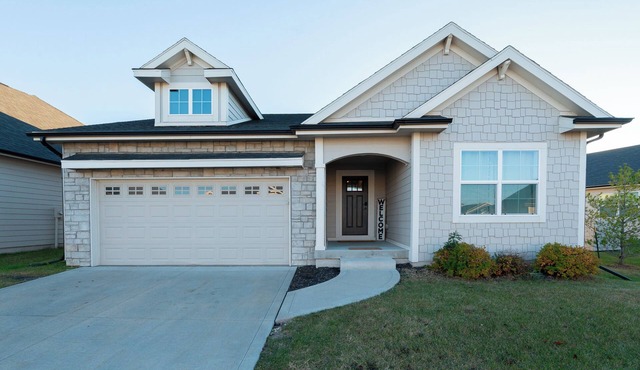 The Rehoboth- Iowa -Entire Home, 4BR- Deluxe & Elegant, Great Location near I-35