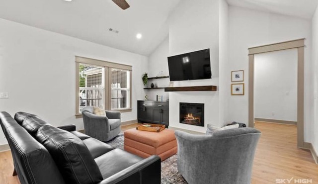 The Rendezvous, 3BR/3BA Retreat on the Trail in Bella Vista