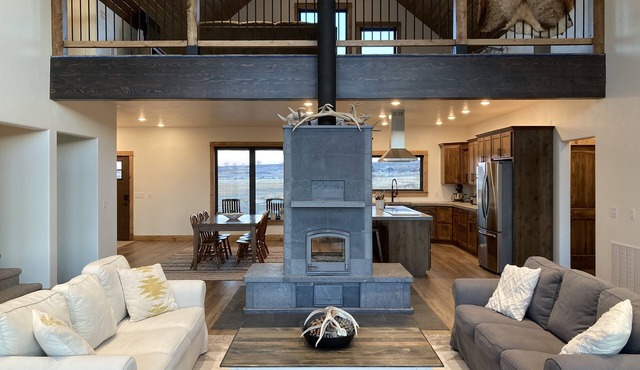 The Rendezvous - Mountain views surrounded by fields