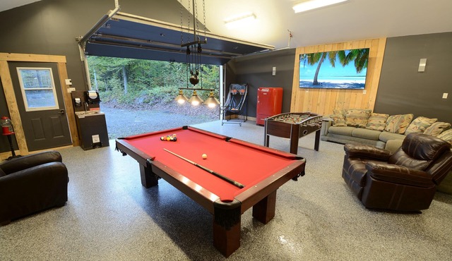 The REPAIRE dreaming cottage with interior pool Chalet de rêves avec piscine inté et spa