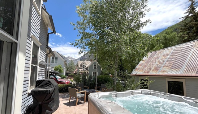 The Residence on South Oak, Perfect location by gondola and private hot tub!