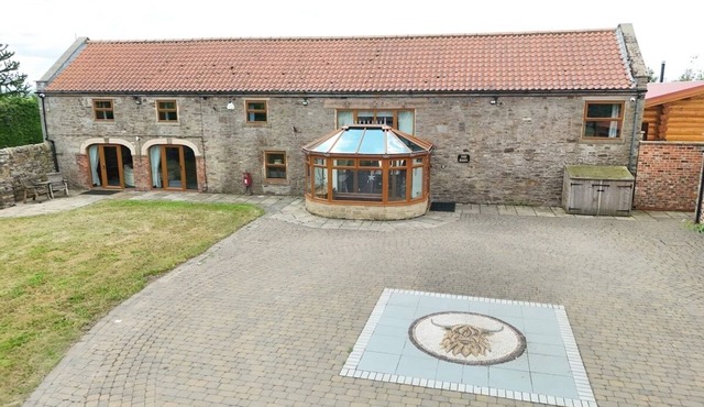 The Residence - Sleeps 10, 2 Hot Tubs near Durham & Bishop Auckland