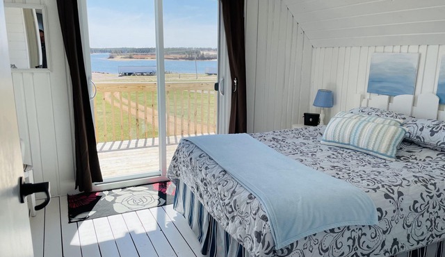 The rest is in Anne's land! - Hot tub, Kayaks Centrally located, stunning views.