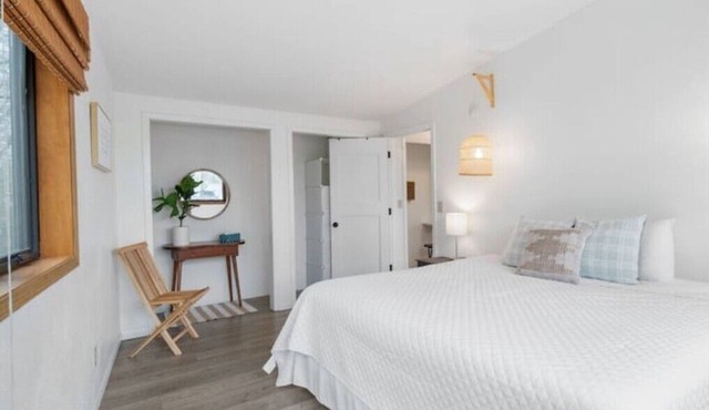 The Rest on the River - projector - fire pit - sunroom - contractors welcome