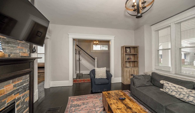 The Restful Roost w Hot Tub