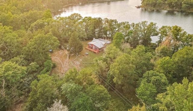 The Resting Place @ Burleson Lake