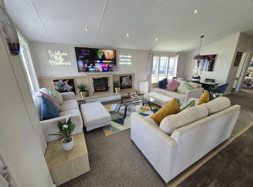 The Retreat 2 bedroom lodge with sauna!