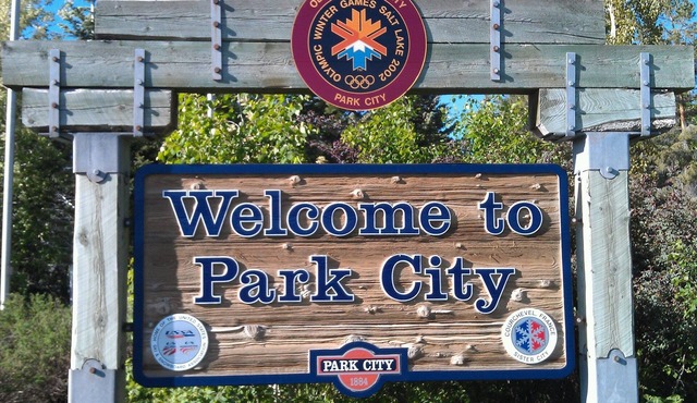 The Retreat- Amazing Views and Location; Ski, Dine, shop and entertainment.