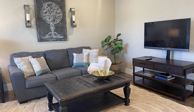 The Retreat at Belmont Village! Under 5 minutes from Baylor NEW NEIGHBORHOOD