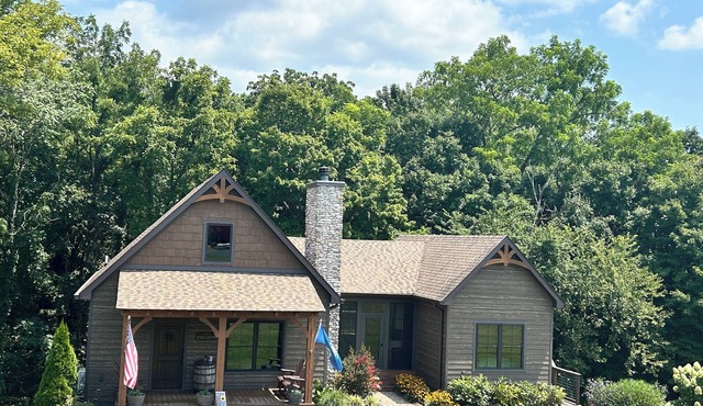 The Retreat at Eagles Landing. Cozy cabin in a beautiful and gated neighborhood,